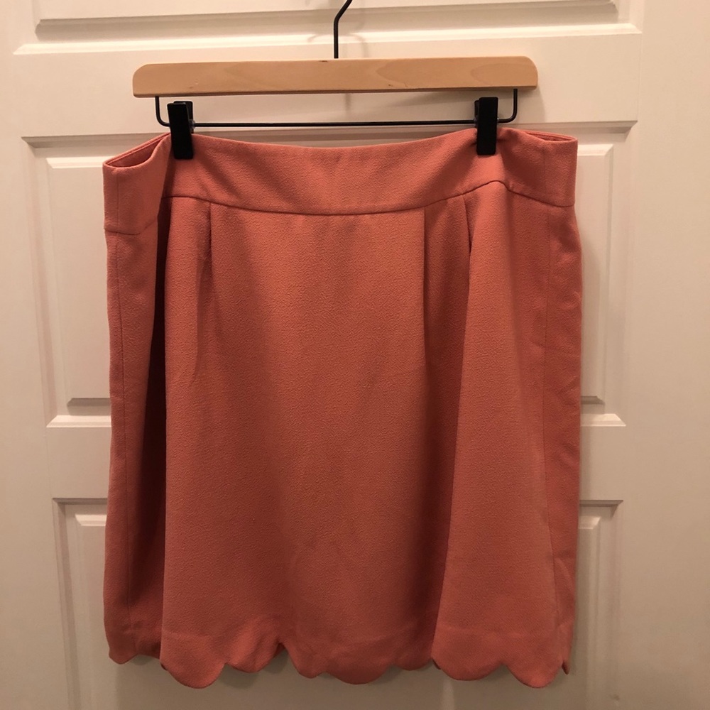 Perfect pink flowy skirt with scalloped hem!